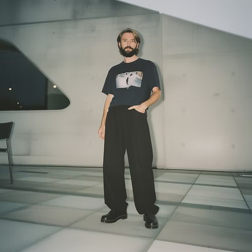 nifer tshirt / concrete